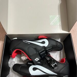Peloton Cycling clip in shoes size 39 (fits 8 women’s shoe size )